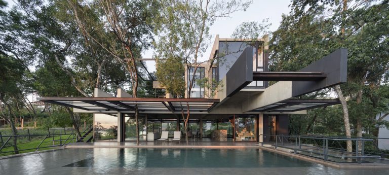 CASA EN LA LADERA /Bauen