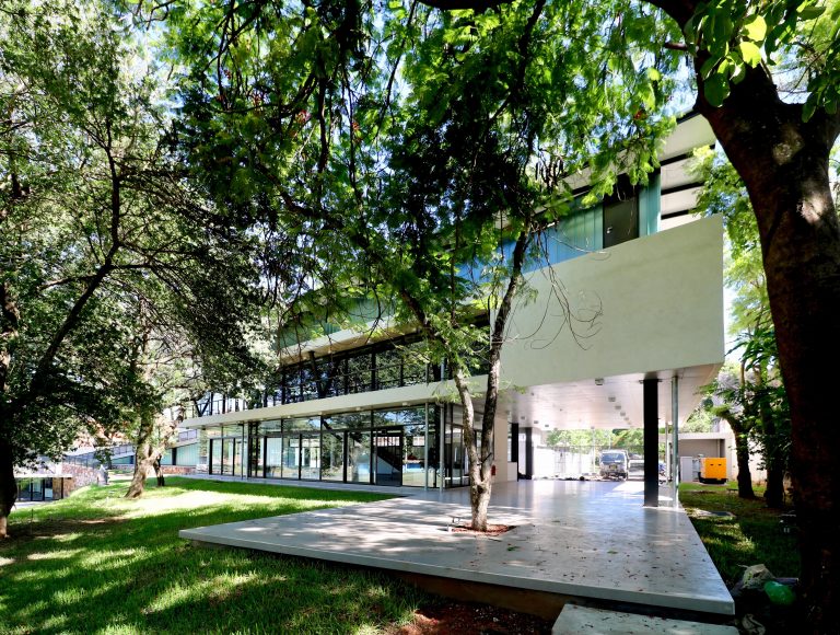 GIMNASIO «LEÓN CONDOU» Colegio SAN JOSÉ /Est Arquitectura