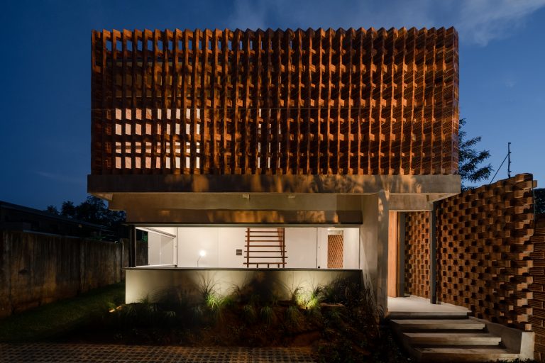 VIVIENDA JUANTANA /Activo Estudio