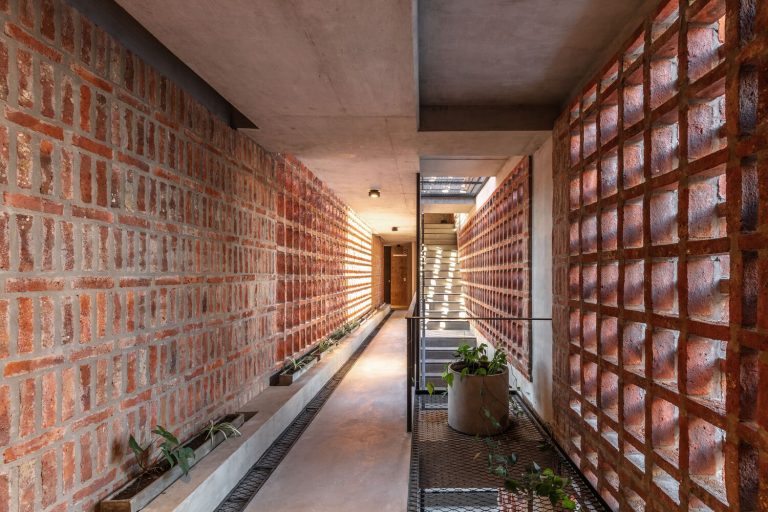 VIVIENDAS YPY 1731 /Arqtipo + Paola Castelnuovo