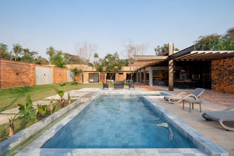 PISCINAS /Dejan a un lado el estilo tradicional para adoptar las tendencias y diseños más actuales