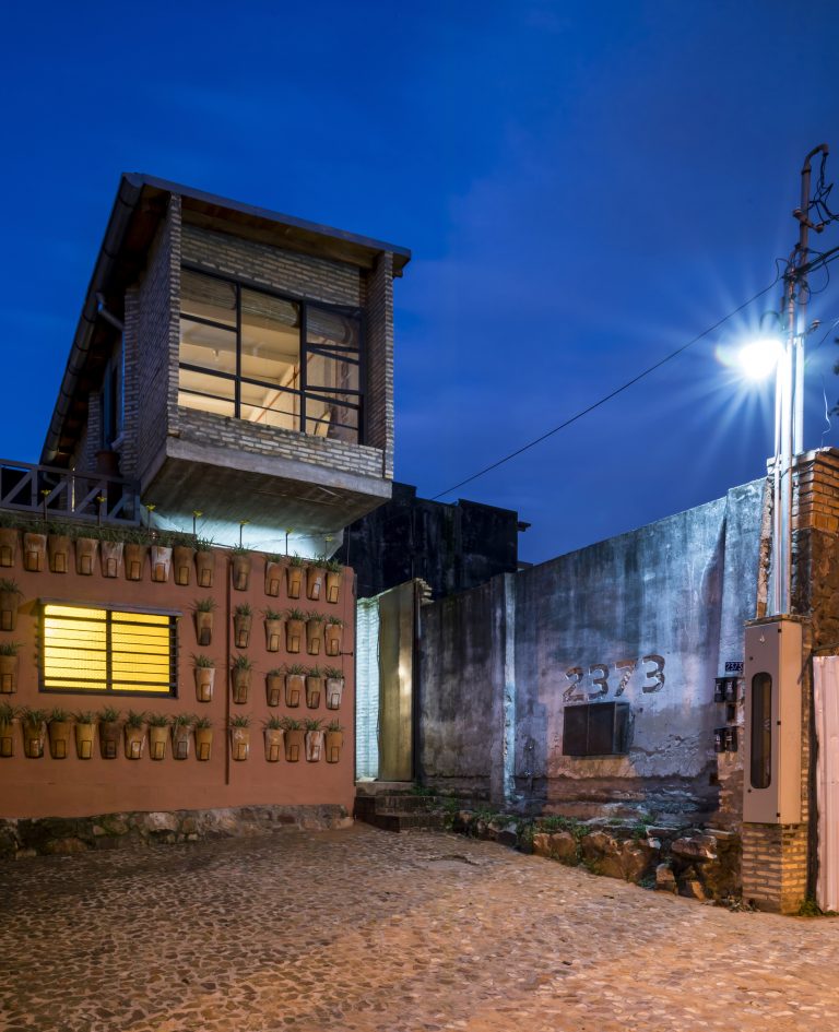 VIVIENDA VILLA CERRO CORÁ 2373 /ArquitecTava + Grupo Culata Jovái