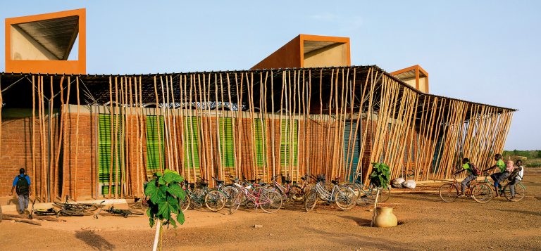 FRANCIS KÉRÉ /Ganador del Premio Pritzker 2022 por su arquitectura que transforma comunidades