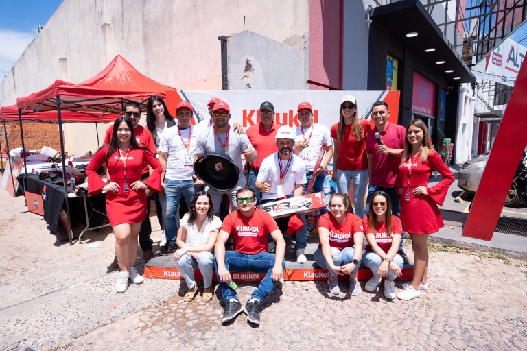 El sexto finalista, Neri González, se anexa al 5to Concurso de Colocadores KLAUKOL