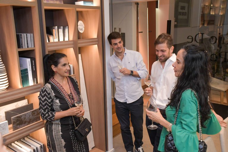 COSENTINO recibe a arquitectos locales en una agradable velada /EURO DESIGN