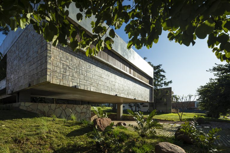 YVYRAJU HOUSE /OMCM arquitectos