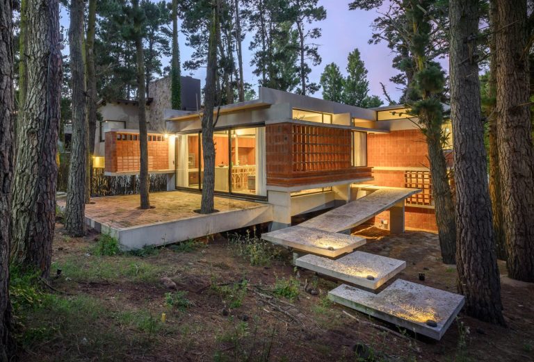 CASA FRUTO DEL BOSQUE /Barrionuevo Villanueva Arquitectos