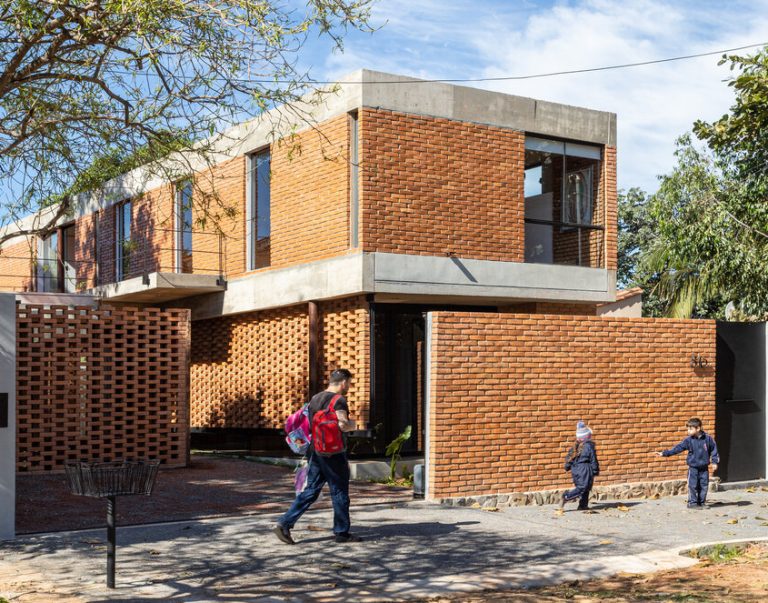 VIVIENDA AyM /Arq. Fernanda Garicoche, Arq. Florencia Fernández