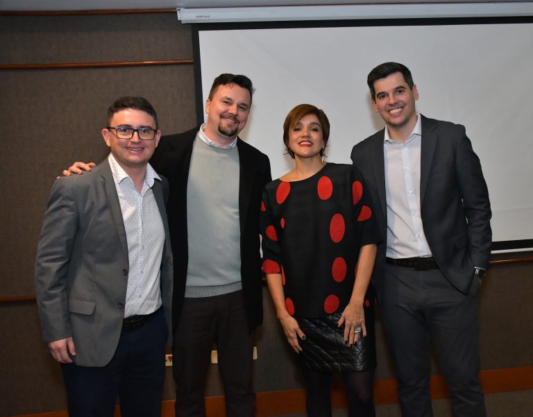 DECORTILES presentó una noche de diseño, memoria y emoción con CAROL GAY