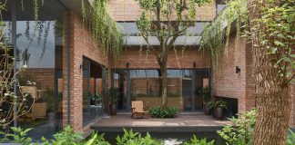 GREENERY CURTAIN HOUSE /HGAA Architects